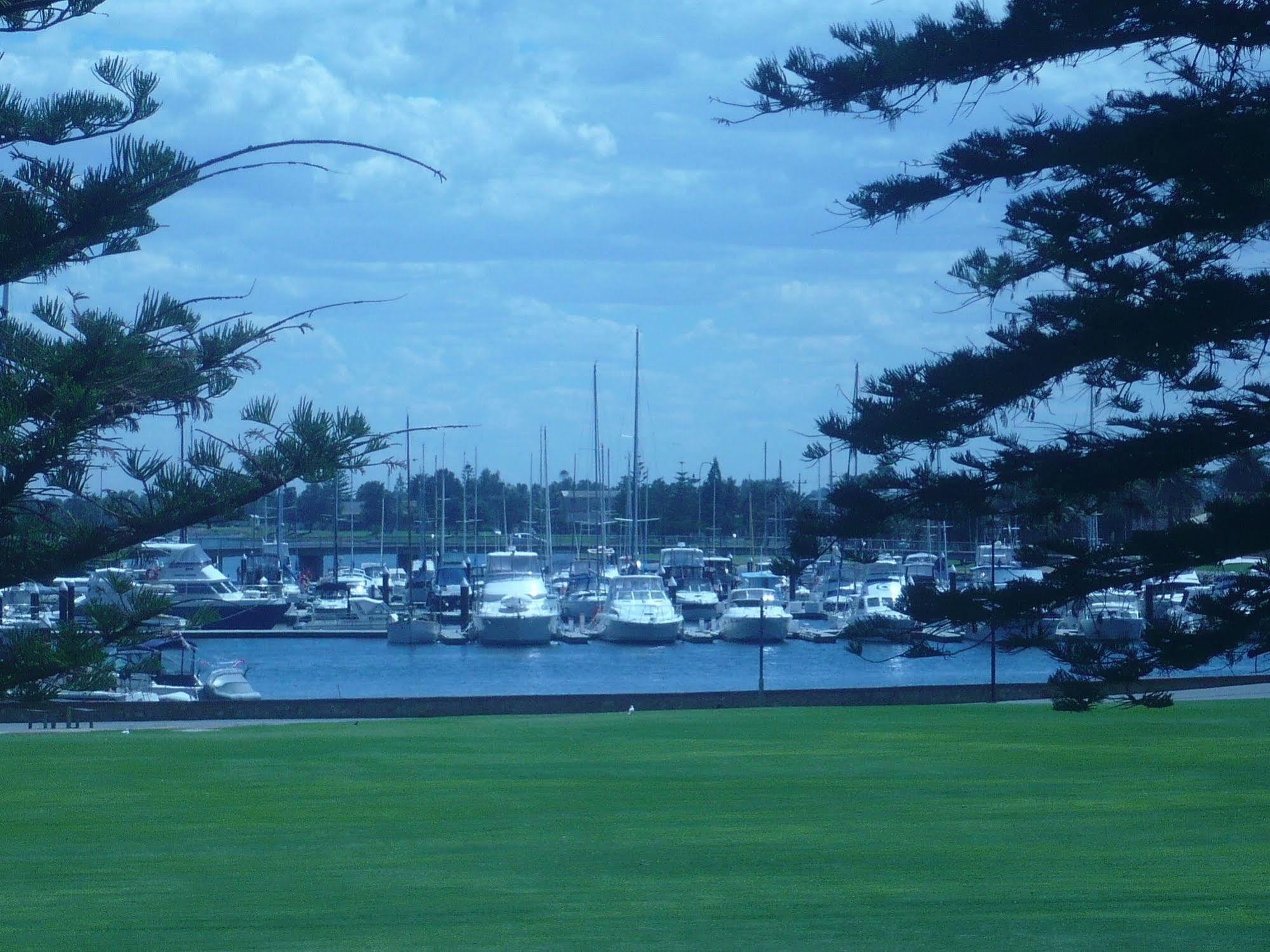 Econo Lodge Dockside Glenelg Adelaide Exterior photo
